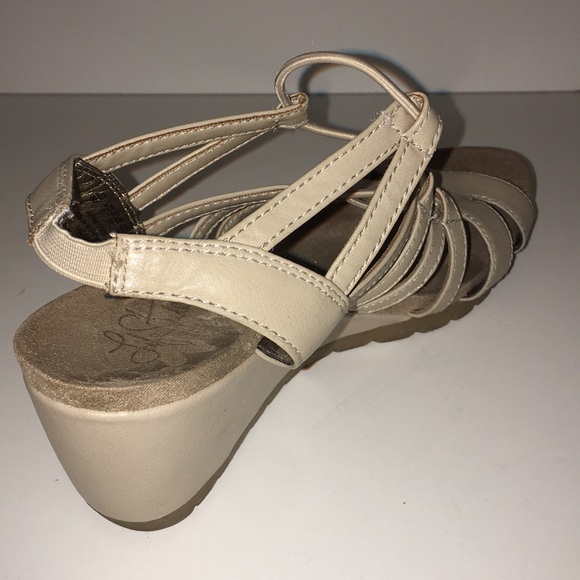 *SALE*  Life Stride Tan Sandals Wedge 2” - Picture 3 of 5